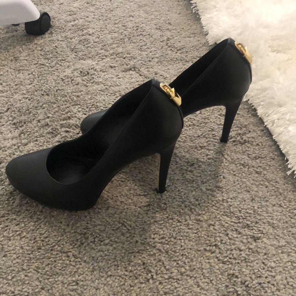 Michael Kors Black Pumps